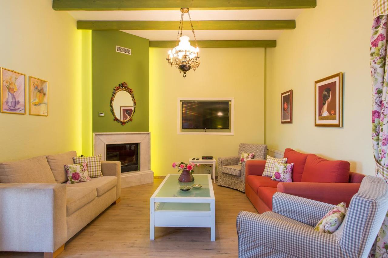 Beachfront Family Villa Katerina With Private Pool, Playground, Bbq & Amazing Sea Views! Petres  Exterior foto