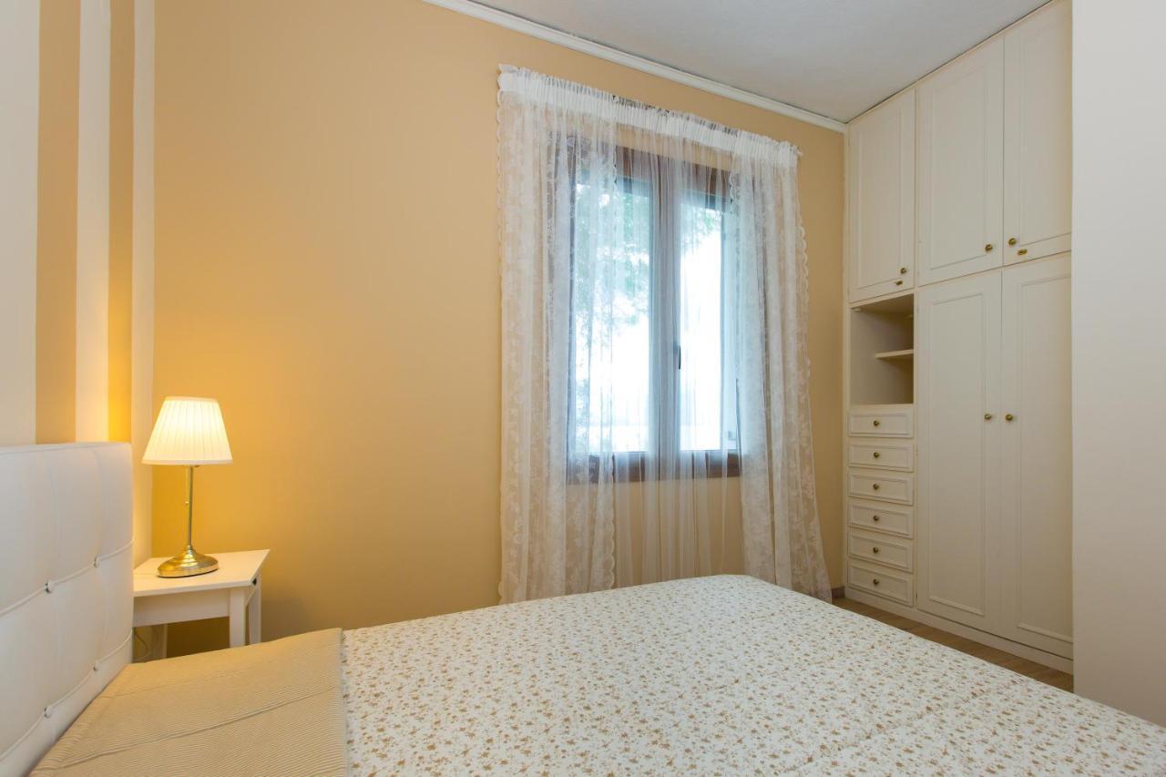Beachfront Family Villa Katerina With Private Pool, Playground, Bbq & Amazing Sea Views! Petres  Exterior foto