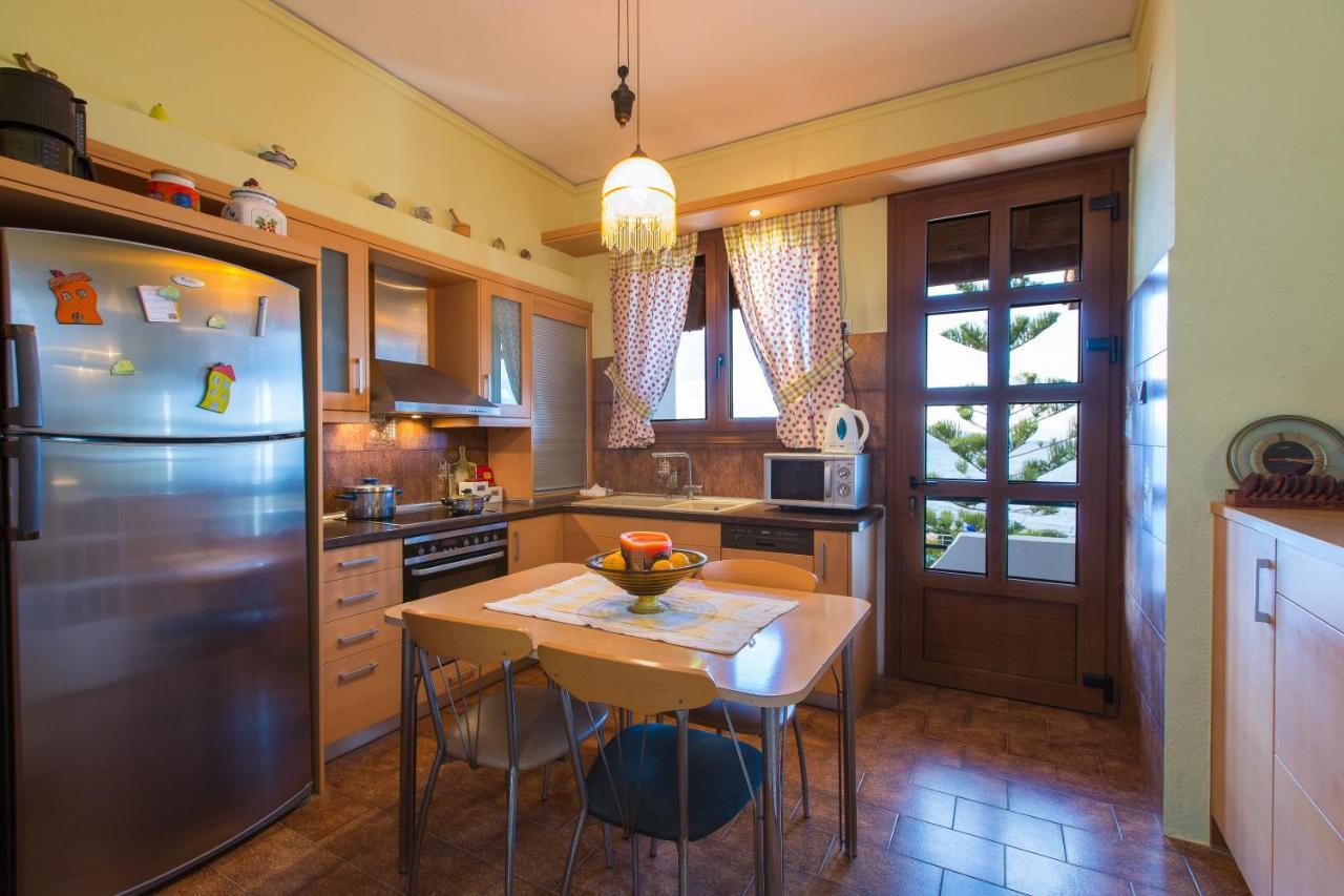 Beachfront Family Villa Katerina With Private Pool, Playground, Bbq & Amazing Sea Views! Petres  Exterior foto