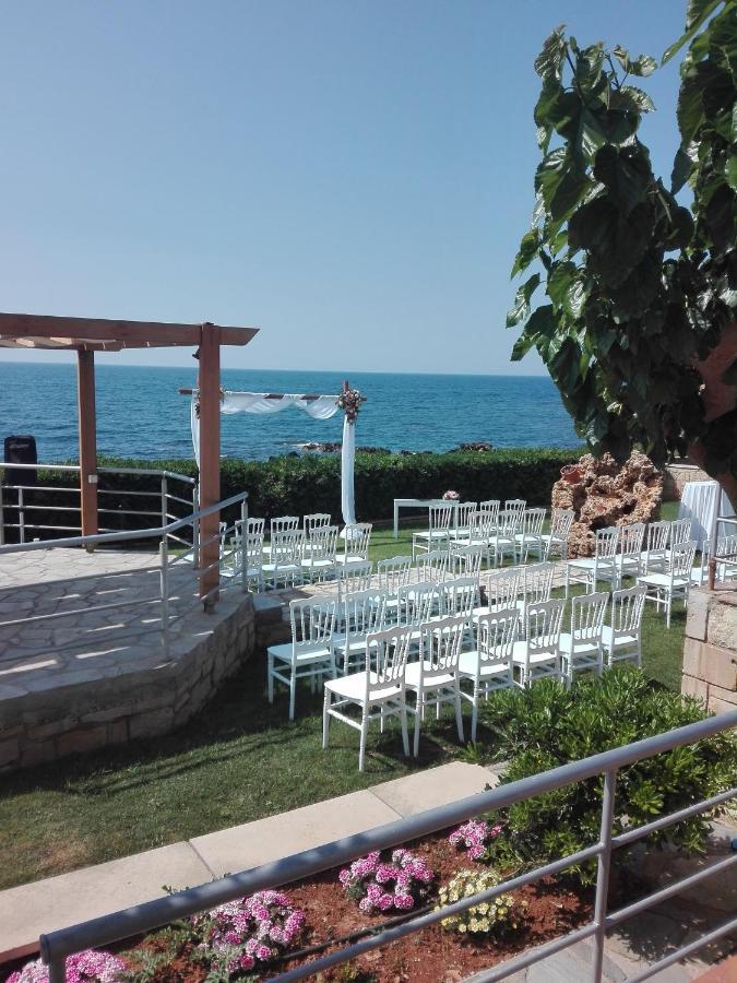 Beachfront Family Villa Katerina With Private Pool, Playground, Bbq & Amazing Sea Views! Petres  Exterior foto