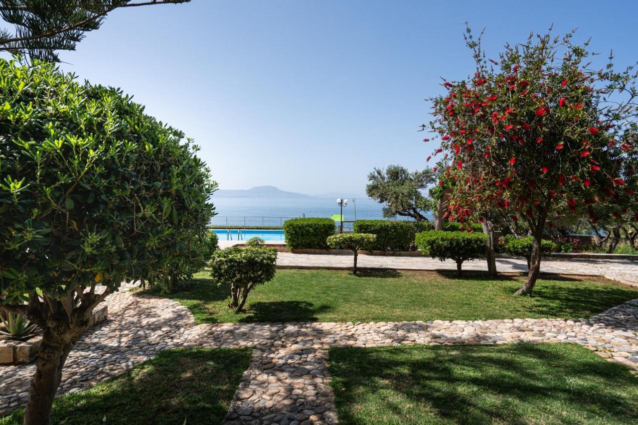 Beachfront Family Villa Katerina With Private Pool, Playground, Bbq & Amazing Sea Views! Petres  Exterior foto